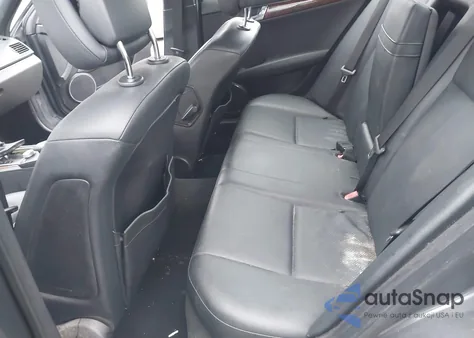 2010 Mercedes-Benz C 300 Luxury 4Matic/Sport 4Matic z USA, uszkodzony, nr VIN WDDGF8BB7AR110606